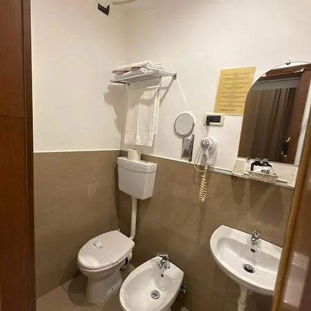 Parigi Отель Генуя